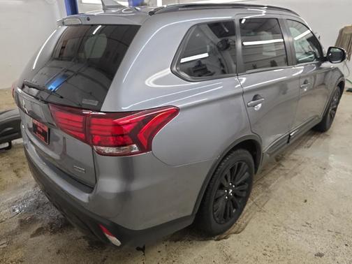2020 Mitsubishi Outlander SE