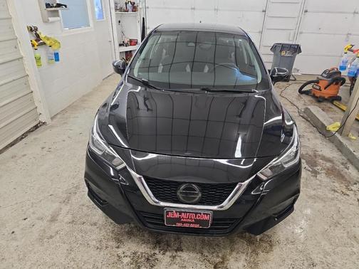 Black 2021 Nissan Versa 1.6 SV