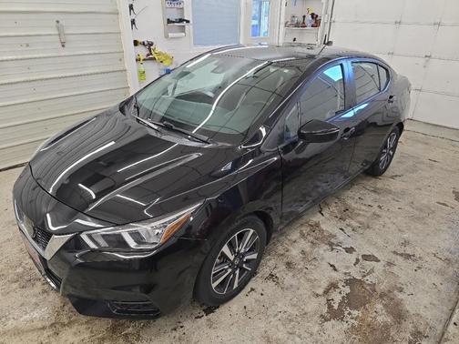 Black 2021 Nissan Versa 1.6 SV