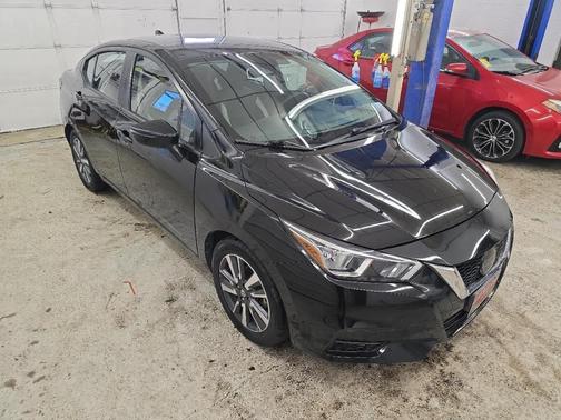 Black 2021 Nissan Versa 1.6 SV