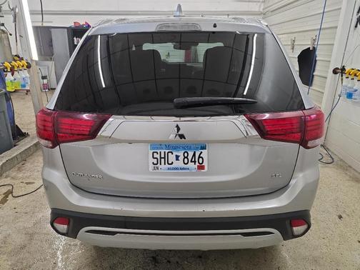Silver 2020 Mitsubishi Outlander SE
