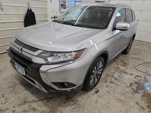 Silver 2020 Mitsubishi Outlander SE