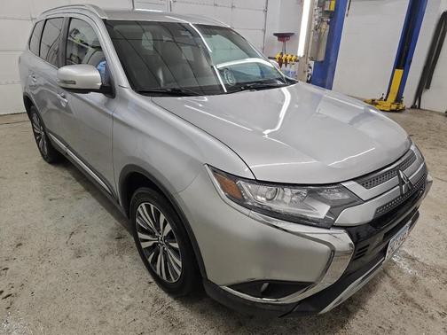Silver 2020 Mitsubishi Outlander SE