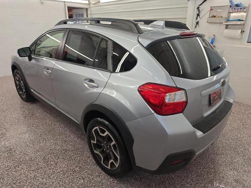Ice Silver Metallic 2016 Subaru Crosstrek 2.0i Limited