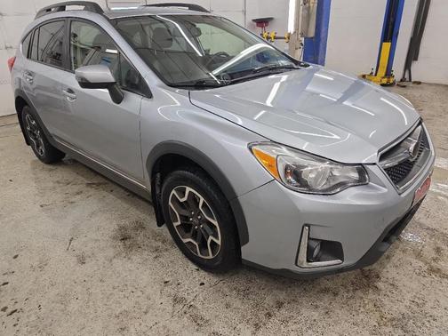 Ice Silver Metallic 2016 Subaru Crosstrek 2.0i Limited