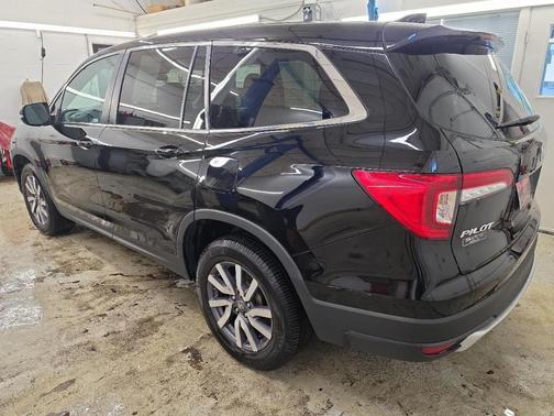 Black 2019 Honda Pilot EX