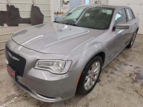 2017 Chrysler 300 Limited