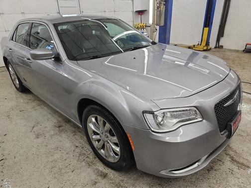 2017 Chrysler 300 Limited
