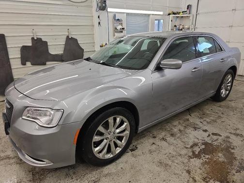 2017 Chrysler 300 Limited