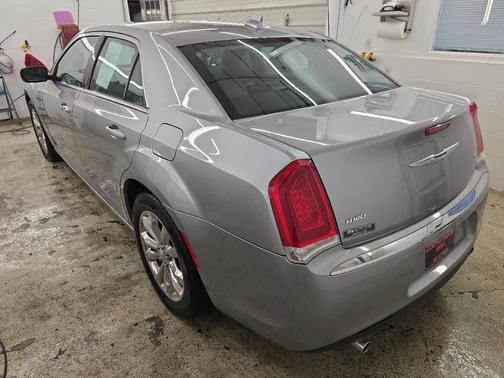 2017 Chrysler 300 Limited