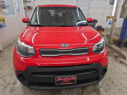 Red 2019 Kia Soul Base