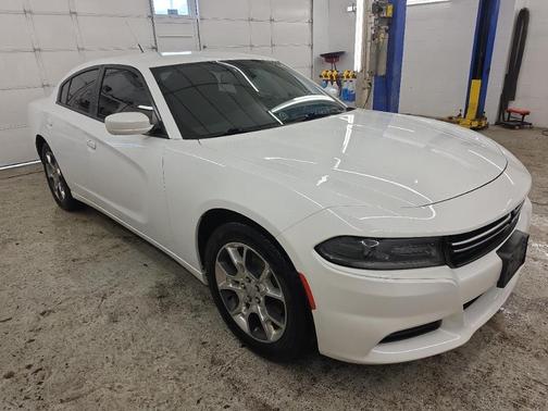 White 2016 Dodge Charger SE