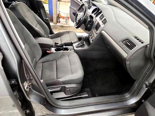 2017 Volkswagen Golf SportWagen TSI S