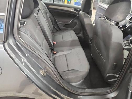 2017 Volkswagen Golf SportWagen TSI S