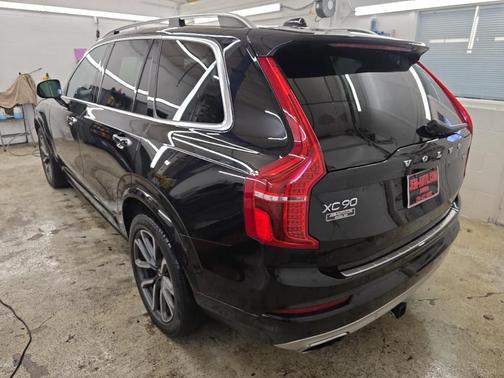 2019 Volvo XC90 T6 Momentum