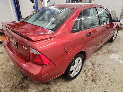 2005 Ford Focus ZX4