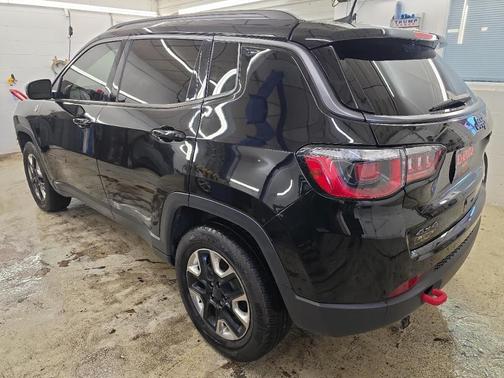 Black 2018 Jeep Compass Trailhawk