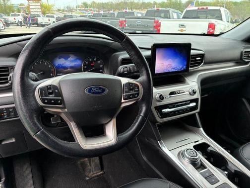 White 2022 Ford Explorer XLT