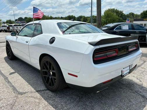 White 2015 Dodge Challenger R/T Scat Pack