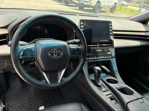 Black 2022 Toyota Avalon XLE