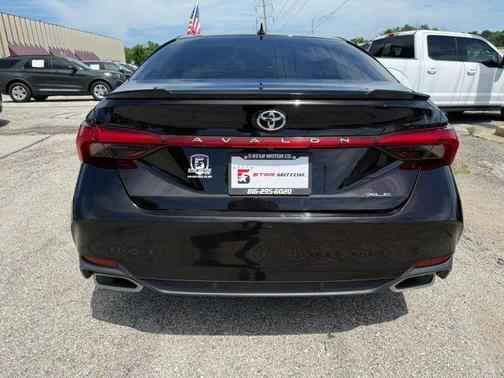 Black 2022 Toyota Avalon XLE
