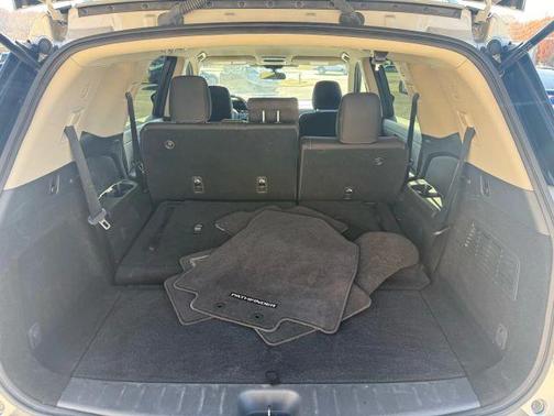 2023 Nissan Pathfinder SV