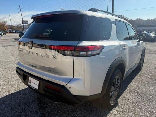 2023 Nissan Pathfinder SV