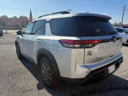 2023 Nissan Pathfinder SV