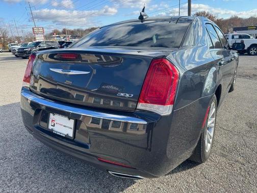 2018 Chrysler 300 Touring