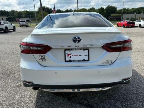 2022 Toyota Camry Hybrid XLE