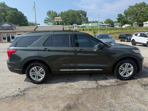 Green 2022 Ford Explorer XLT