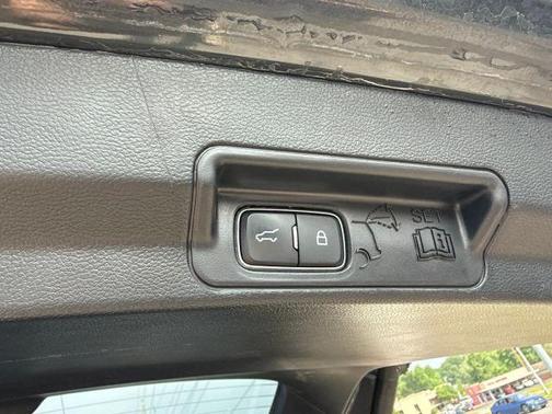 Green 2022 Ford Explorer XLT