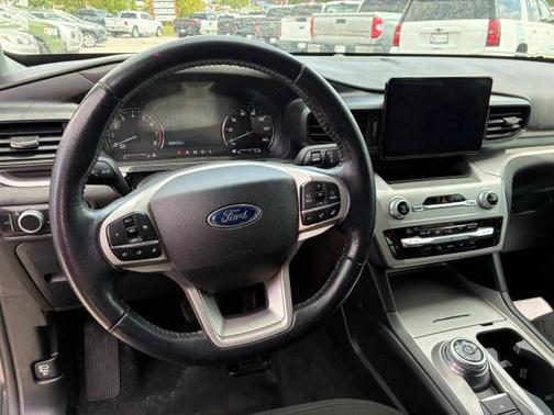 Green 2022 Ford Explorer XLT