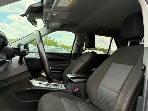 Green 2022 Ford Explorer XLT