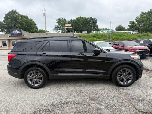 Black 2022 Ford Explorer XLT