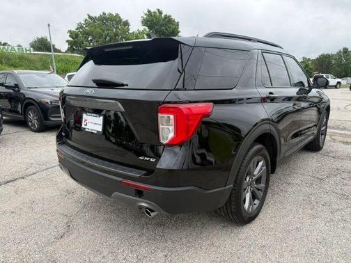 Black 2022 Ford Explorer XLT