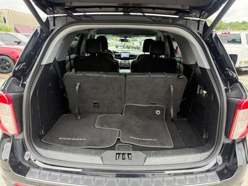 Black 2022 Ford Explorer XLT