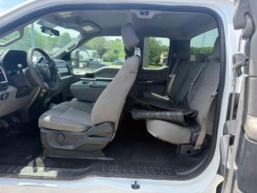 White 2017 Ford F-250 XLT
