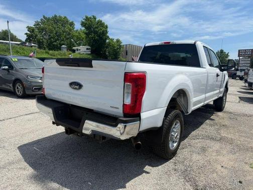 White 2017 Ford F-250 XLT