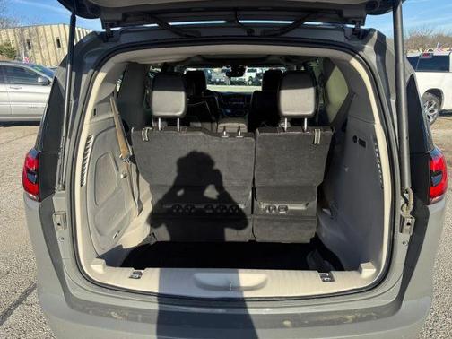 Gray 2022 Chrysler Pacifica Limited