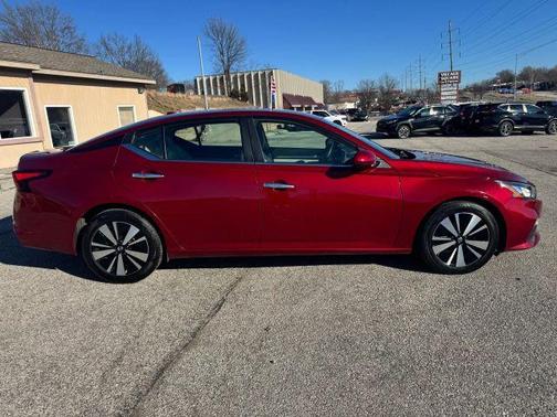 2022 Nissan Altima 2.5 SV