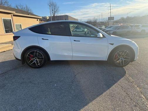 2023 Tesla Model Y Performance