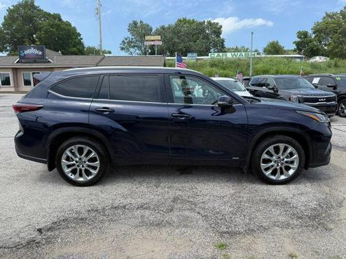 Blue 2024 Toyota Highlander Hybrid Limited