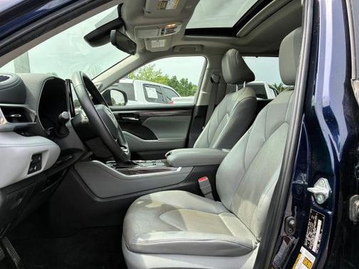 Blue 2024 Toyota Highlander Hybrid Limited