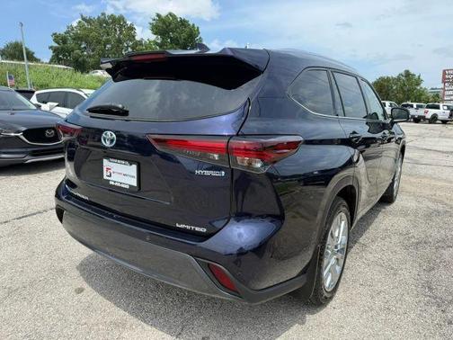Blue 2024 Toyota Highlander Hybrid Limited