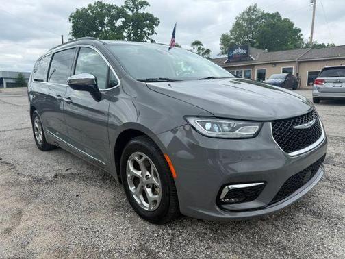 Gray 2023 Chrysler Pacifica Limited