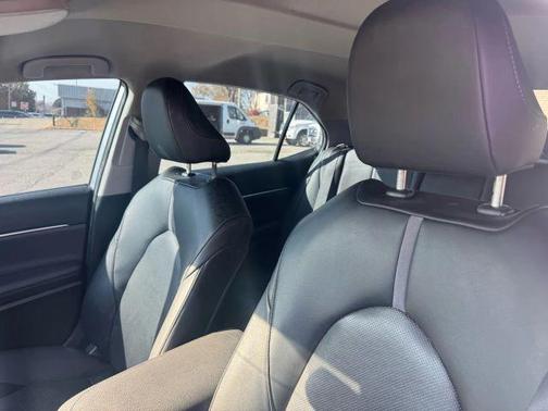 2022 Toyota Camry Hybrid XLE