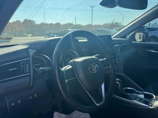 2022 Toyota Camry Hybrid XLE