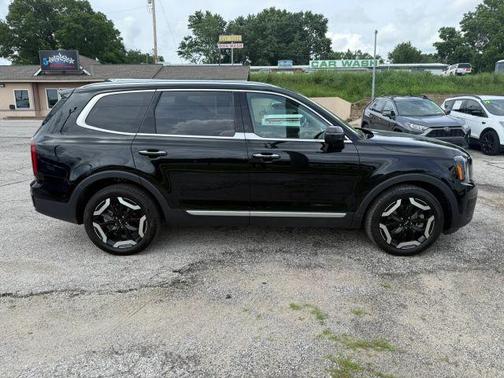 Black 2024 Kia Telluride S