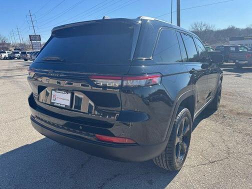 2022 Jeep Grand Cherokee Laredo